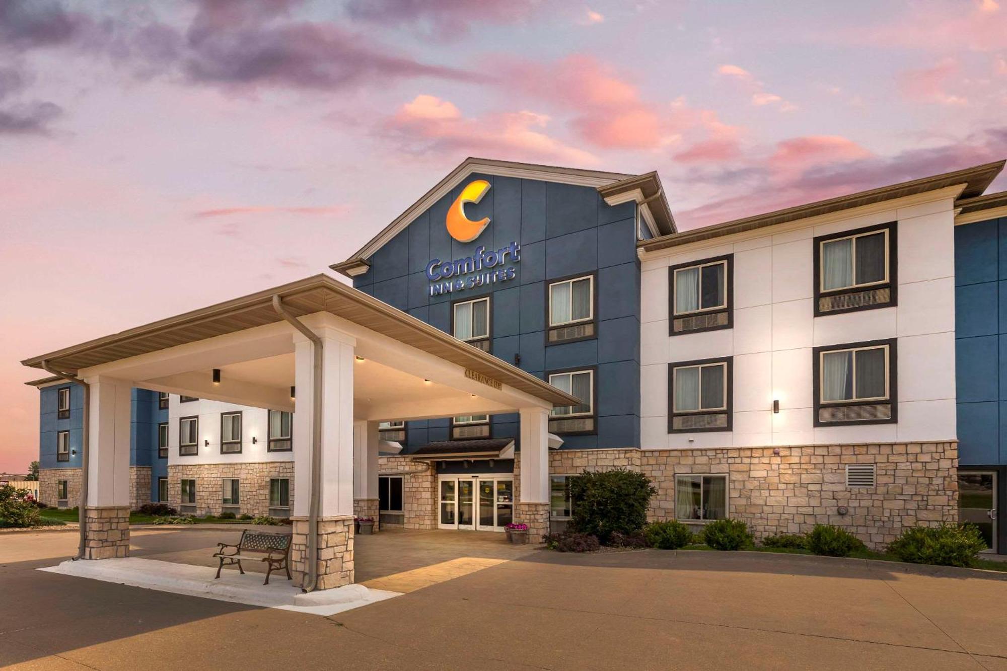 Comfort Inn & Suites Grinnell Near I-80 Exterior photo