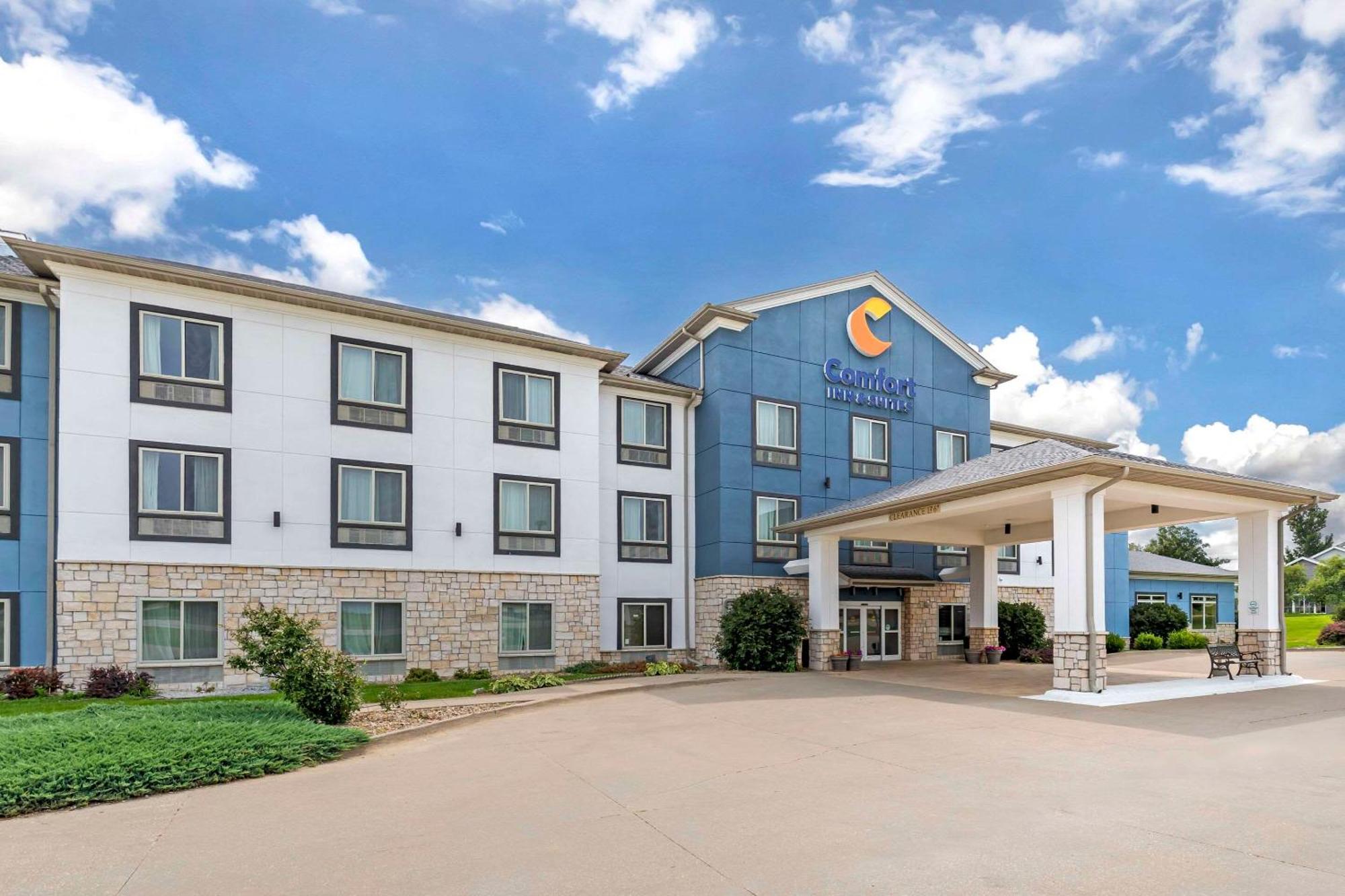 Comfort Inn & Suites Grinnell Near I-80 Exterior photo
