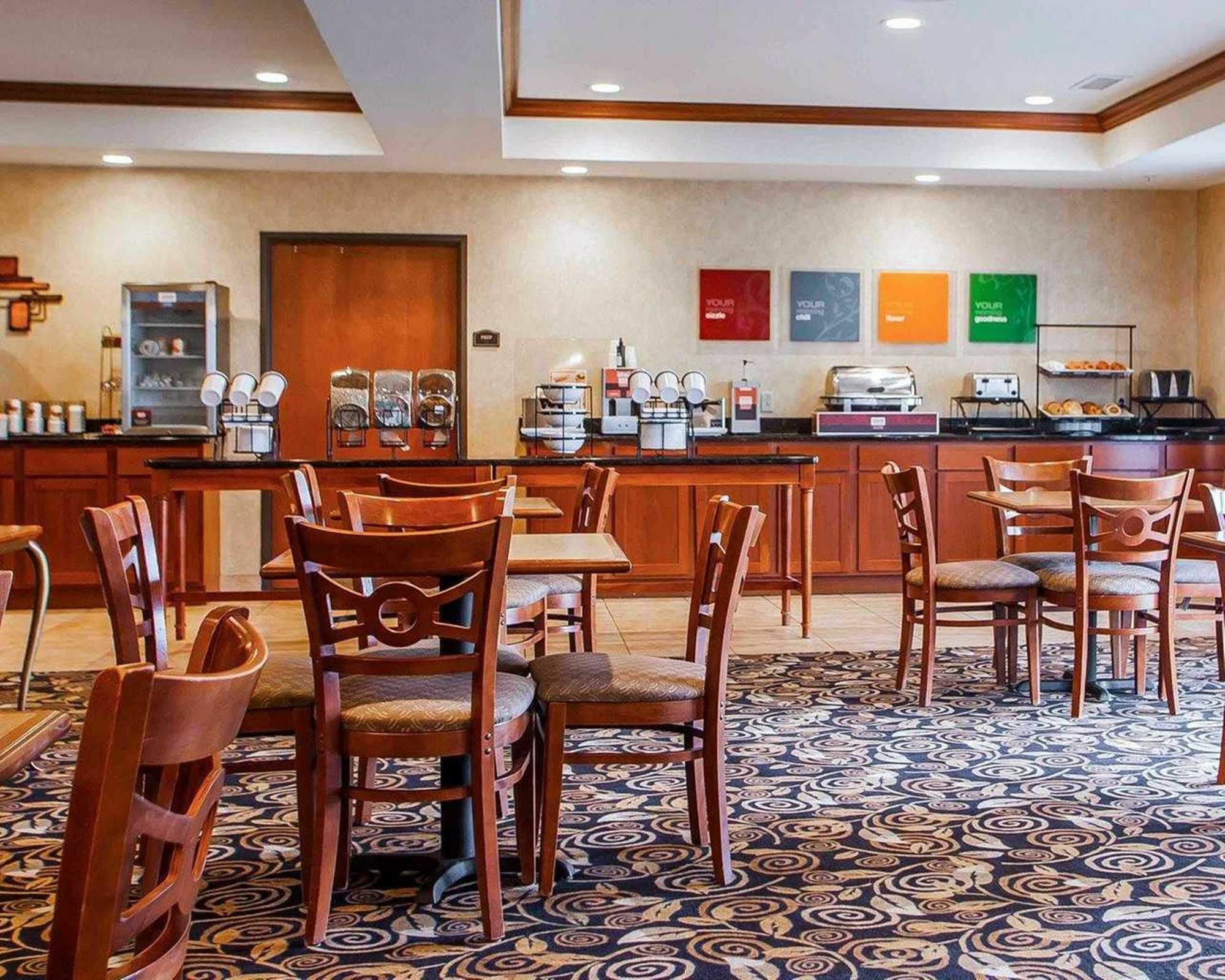 Comfort Inn & Suites Grinnell Near I-80 Exterior photo